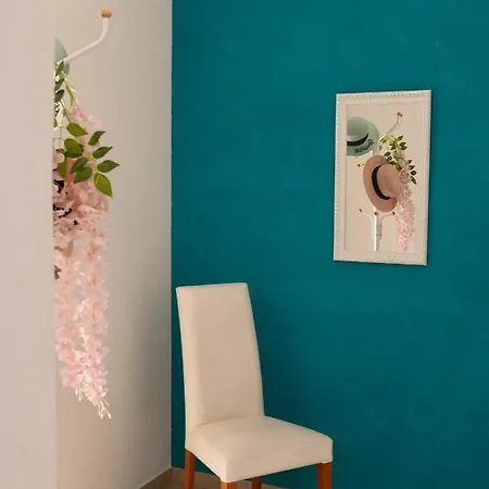 Dimora Rossa ベッド・アンド・ブレックファスト 3*