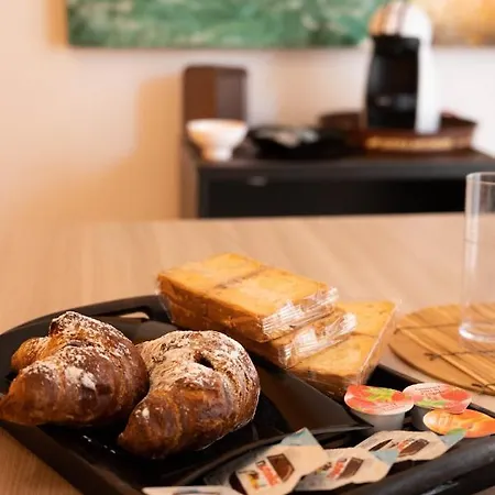 Dimora Rossa Bed & Breakfast *