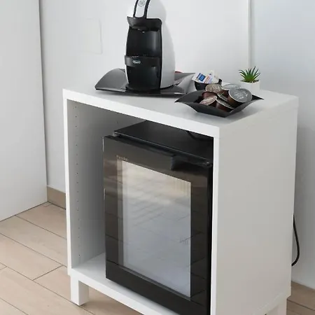 Dimora Rossa ベッド・アンド・ブレックファスト 3*