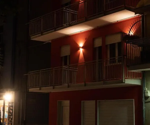 Dimora Rossa فندق مبيت وإفطار 3*